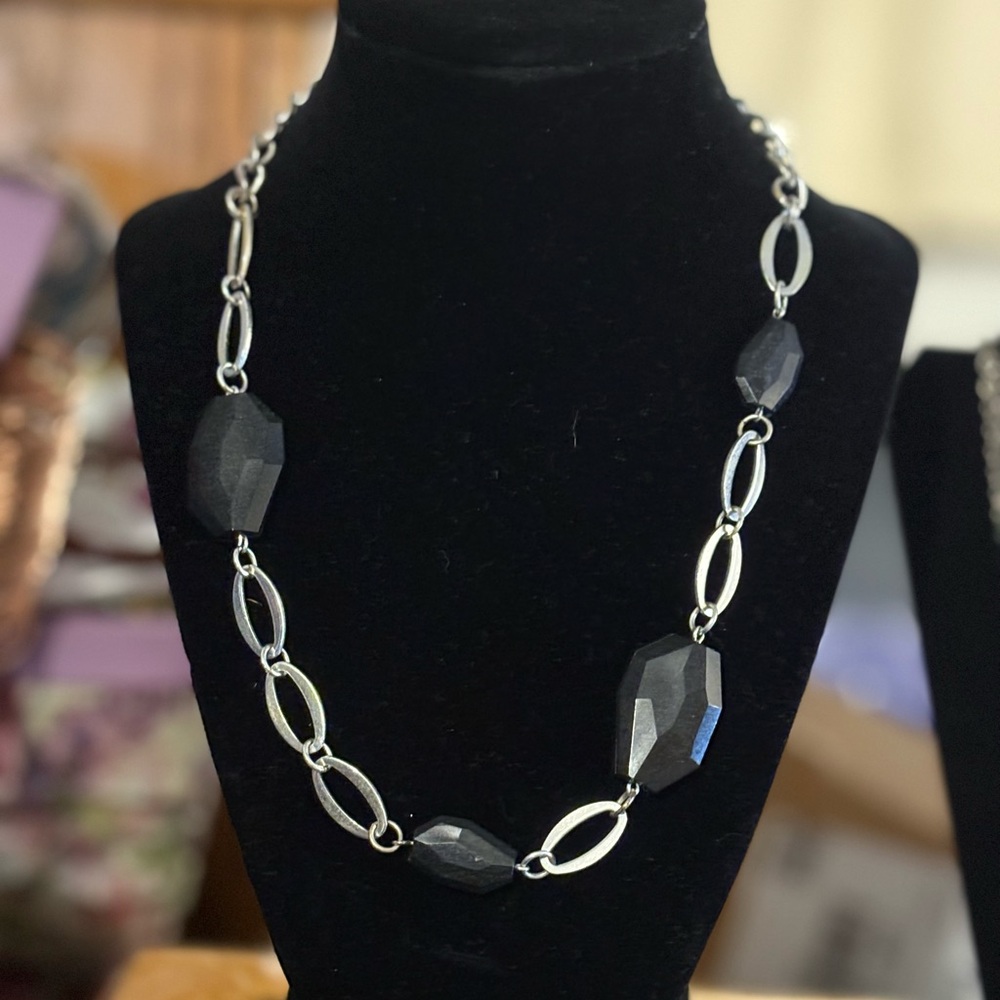 16” unmarked black and silver tone necklace in excellent condition.